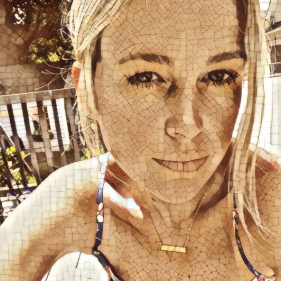 Meet your Posher, Emma - Picture 1 of 1